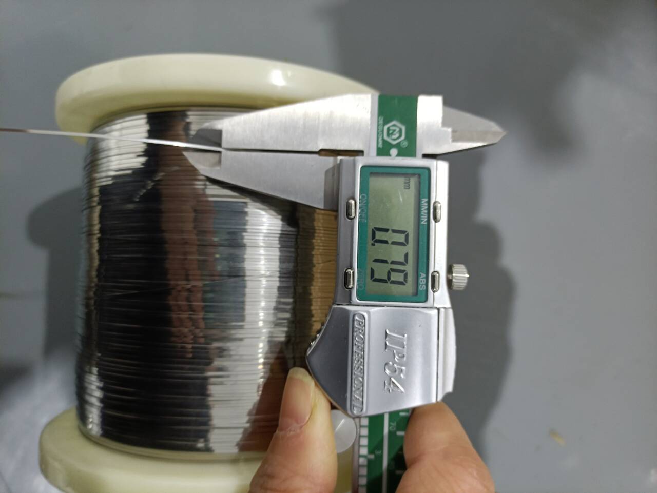 0Cr21Al4 0Cr19Al3 FeCrAl Wire for Reliable Infrared Heating Devices